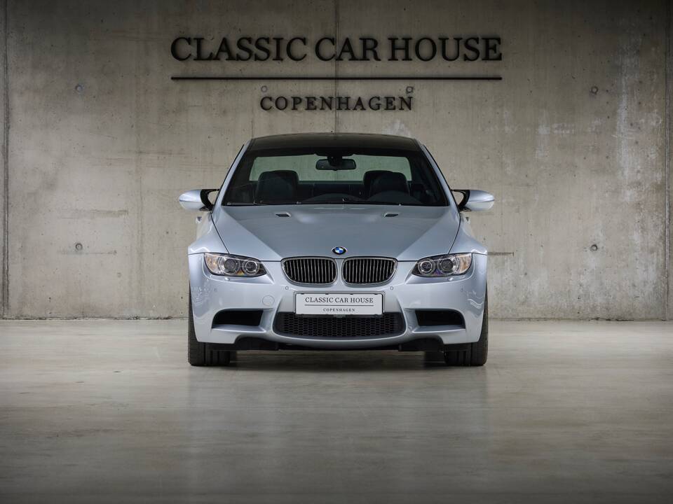 Image 2/100 of BMW M3 (2006)