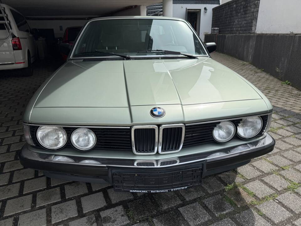 Bild 2/15 von BMW 735i (1984)