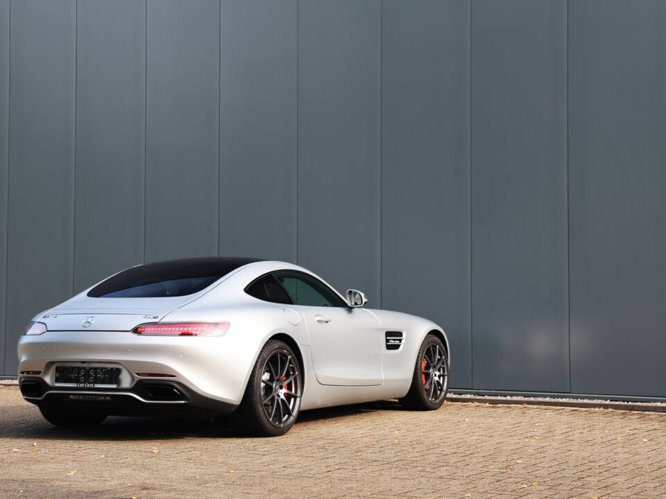 Image 38/56 of Mercedes-AMG GT-S (2017)