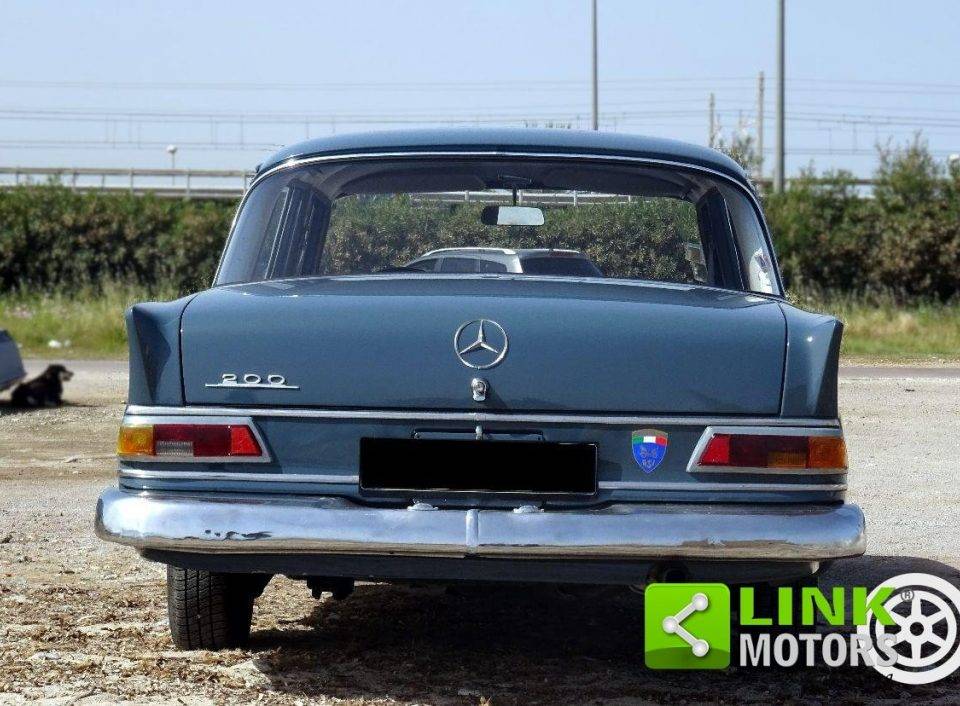 Bild 8/10 von Mercedes-Benz 200 (1966)