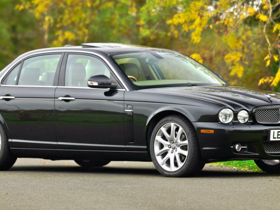 Image 6/50 of Jaguar XJ 8 4.2 (2008)