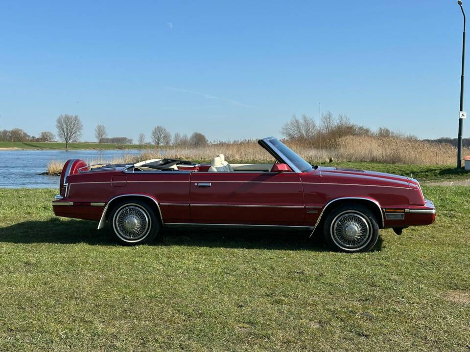 Bild 3/6 von Chrysler Le Baron (1985)