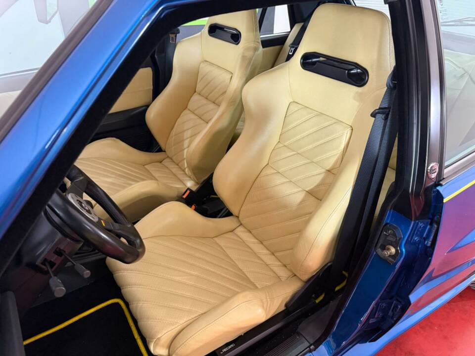 Image 10/50 of Lancia Delta HF Integrale 16V (1994)
