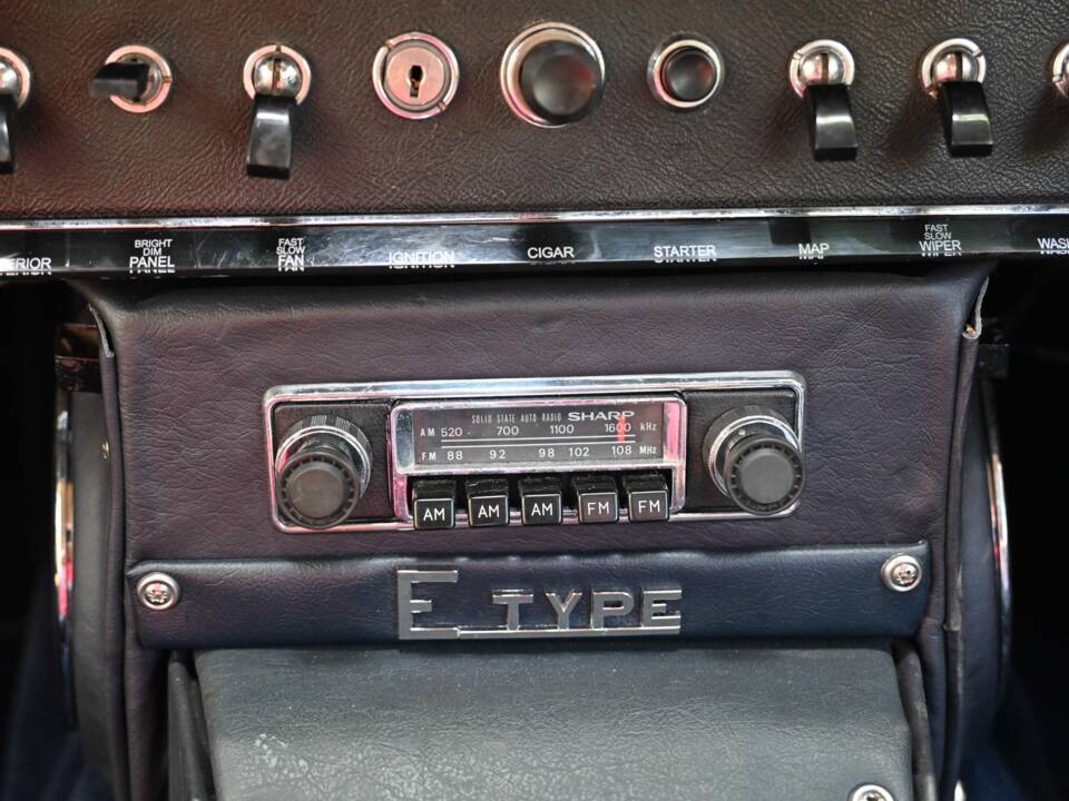 Image 36/50 of Jaguar E-Type (2+2) (1966)