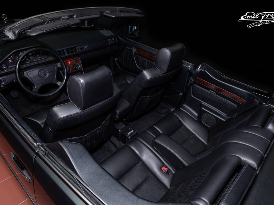 Bild 7/9 von Mercedes-Benz 300 CE-24 (1992)