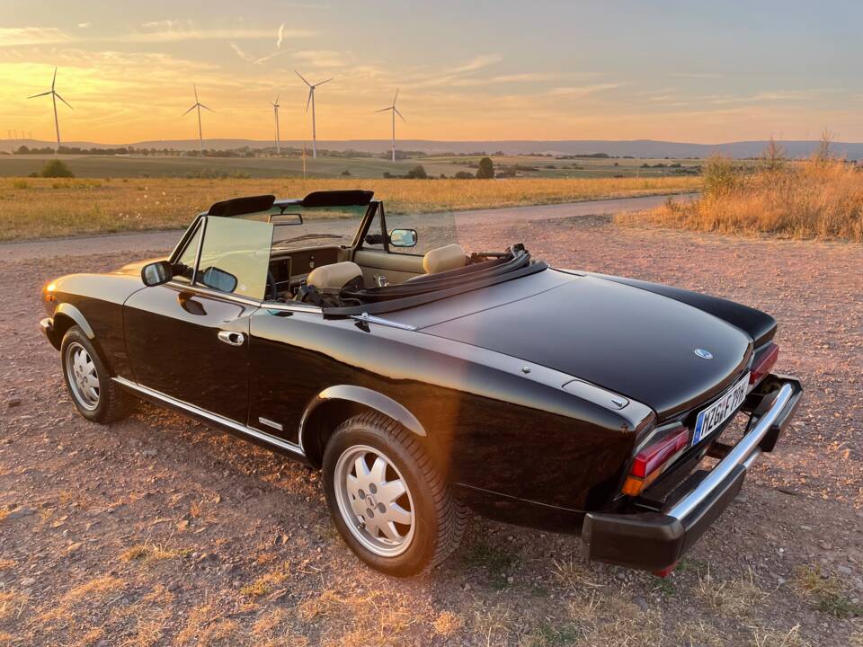 Image 2/14 of FIAT 124 Pininfarina Spidereuropa (1985)