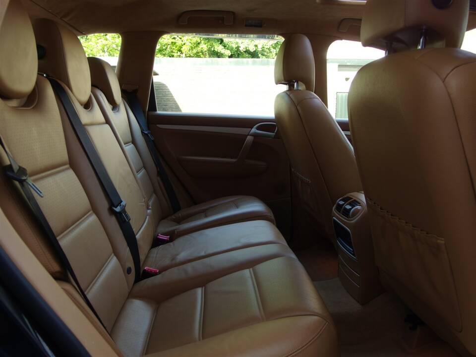 Image 63/93 of Porsche Cayenne Turbo (2007)