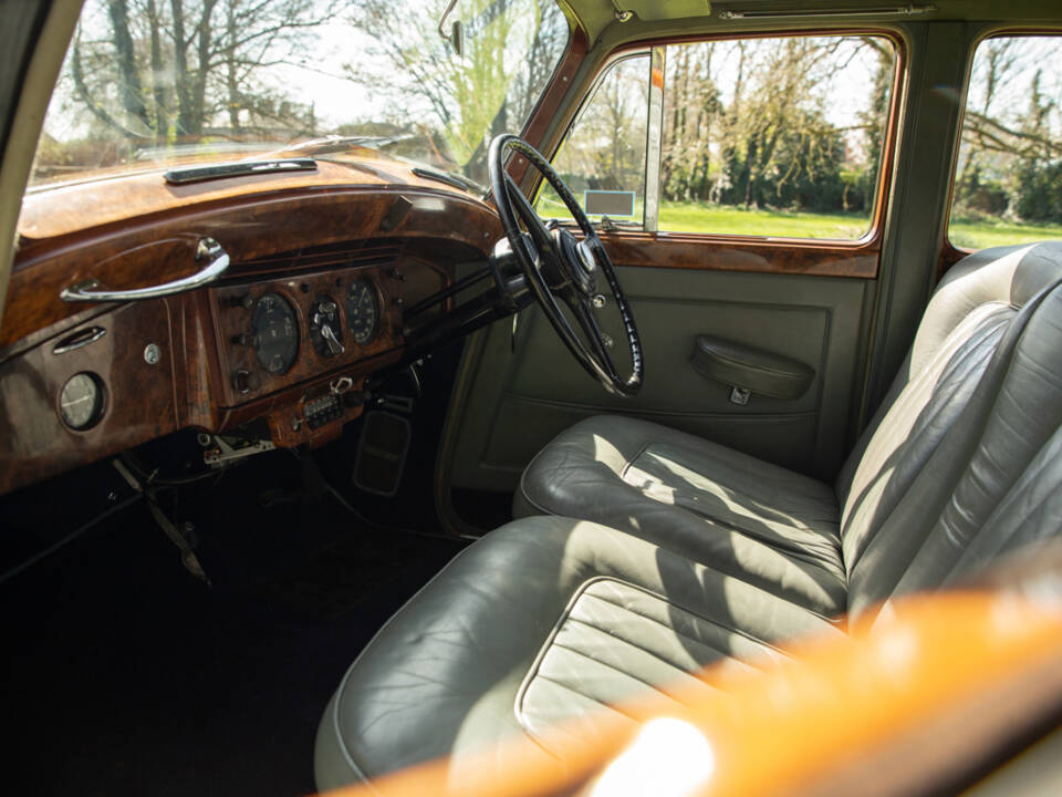 Image 4/38 of Rolls-Royce Silver Dawn (1954)