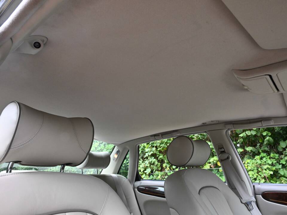 Immagine 47/50 di Jaguar XJ 8 Executive (2002)