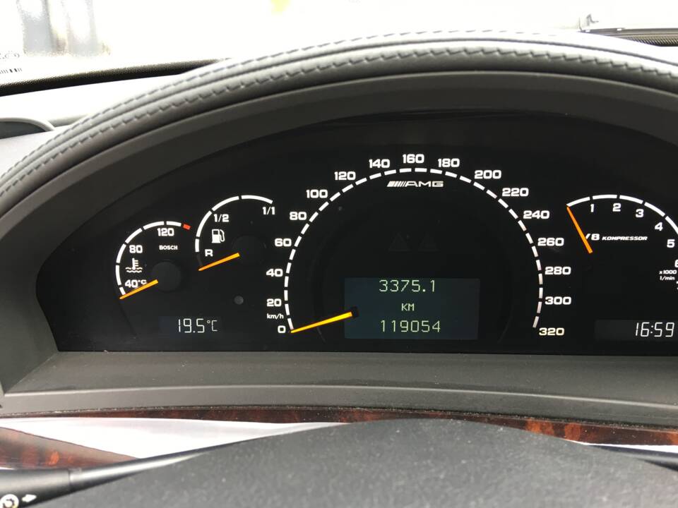 Immagine 23/38 di Mercedes-Benz S 55 AMG (2003)