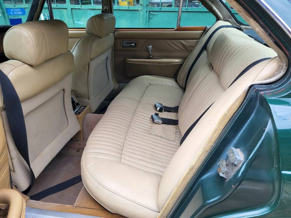 Image 20/38 of Jaguar XJ 6 4.2 (1970)