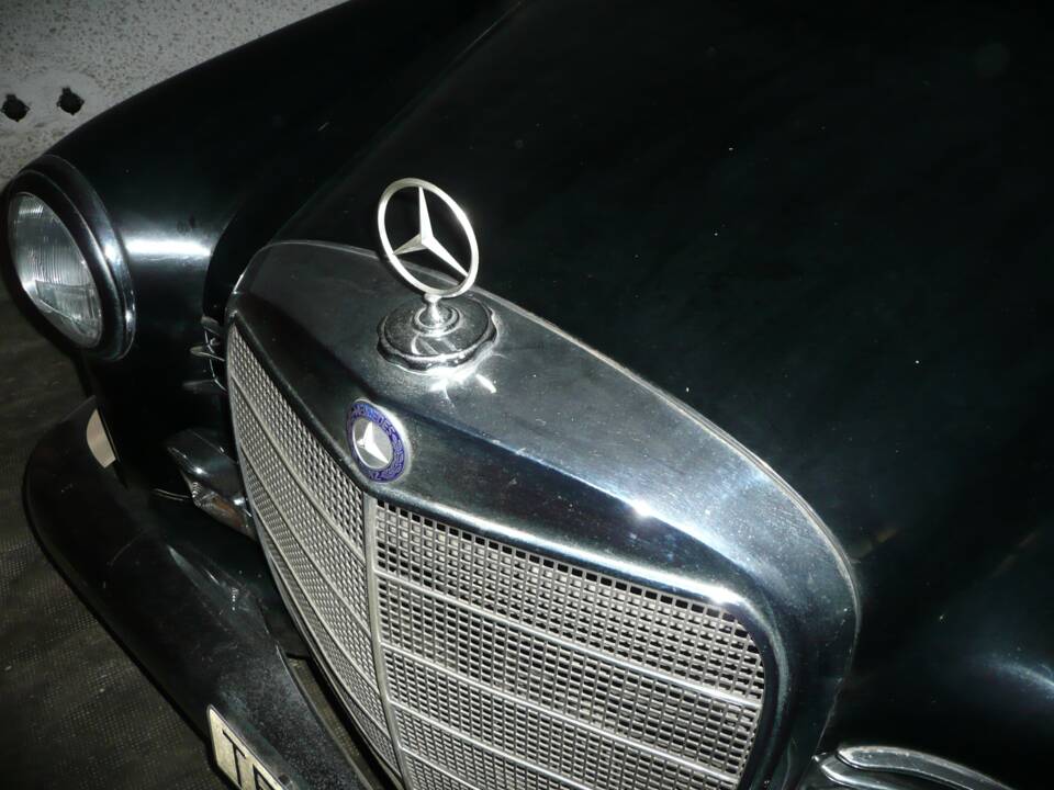 Image 22/30 of Mercedes-Benz 180 Db (1961)