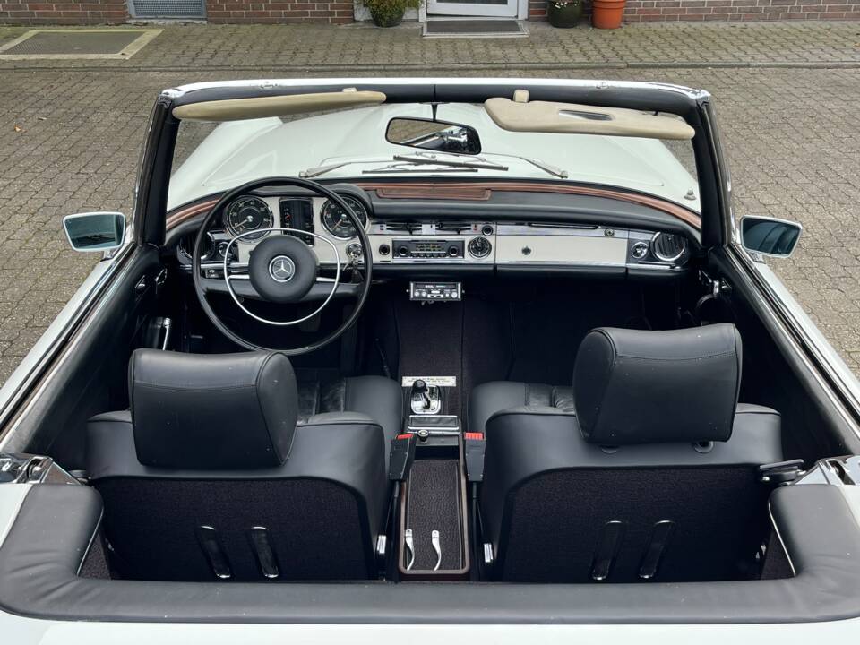 Image 26/100 of Mercedes-Benz 280 SL (1970)