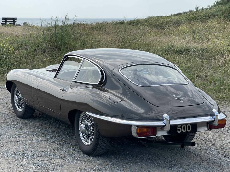 Image 3/12 of Jaguar E-Type (1971)