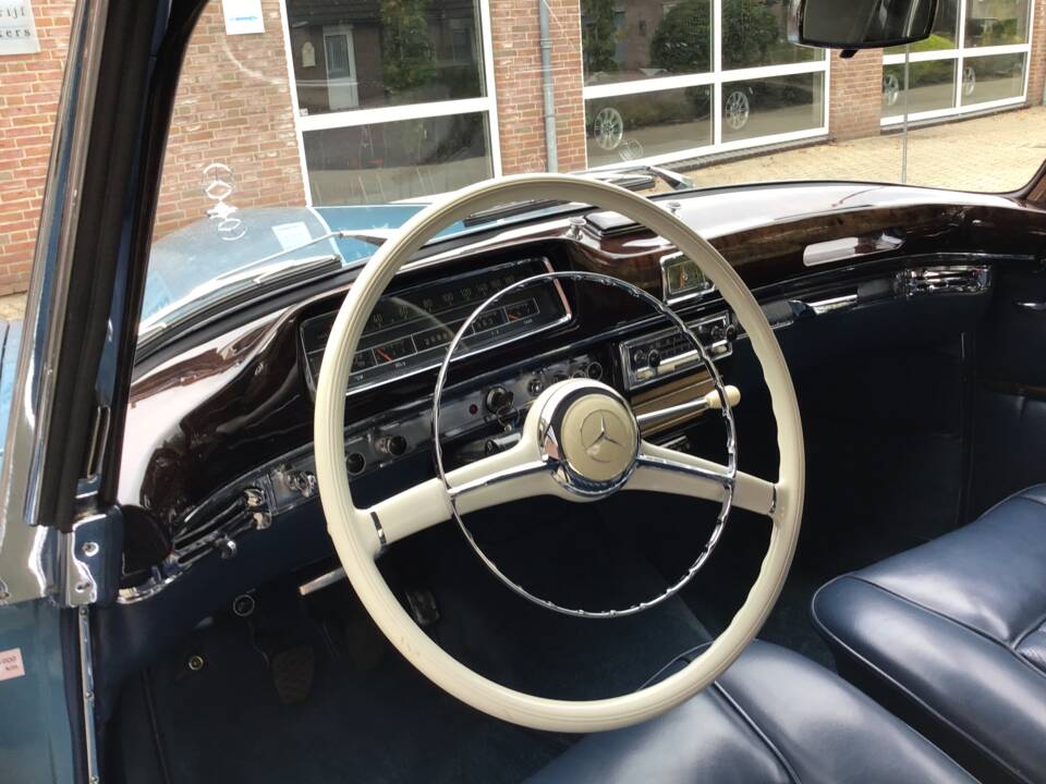 Image 6/32 of Mercedes-Benz 220 S Cabriolet (1958)