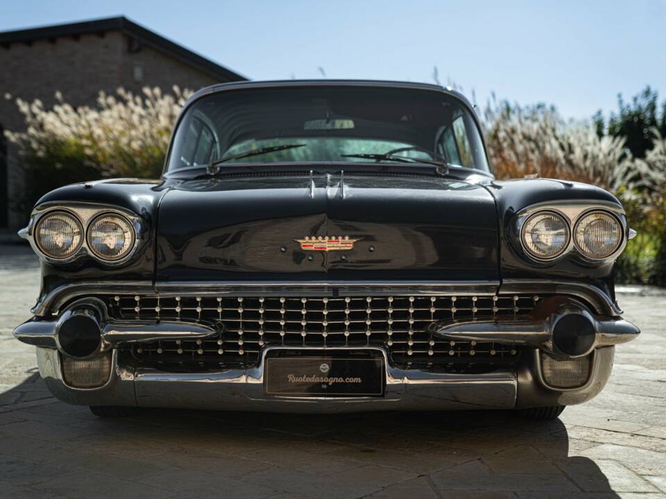 Image 11/50 of Cadillac 60 Special Fleetwood Coupe (1958)