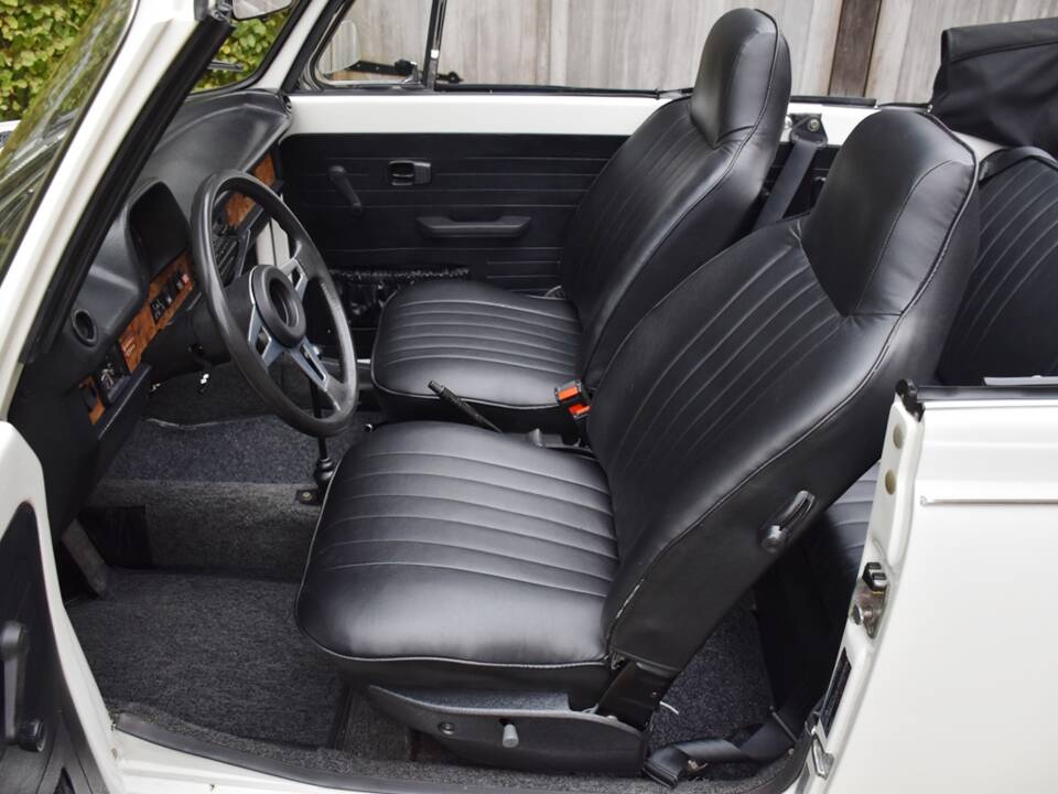 Bild 30/49 von Volkswagen Super Beetle (1979)