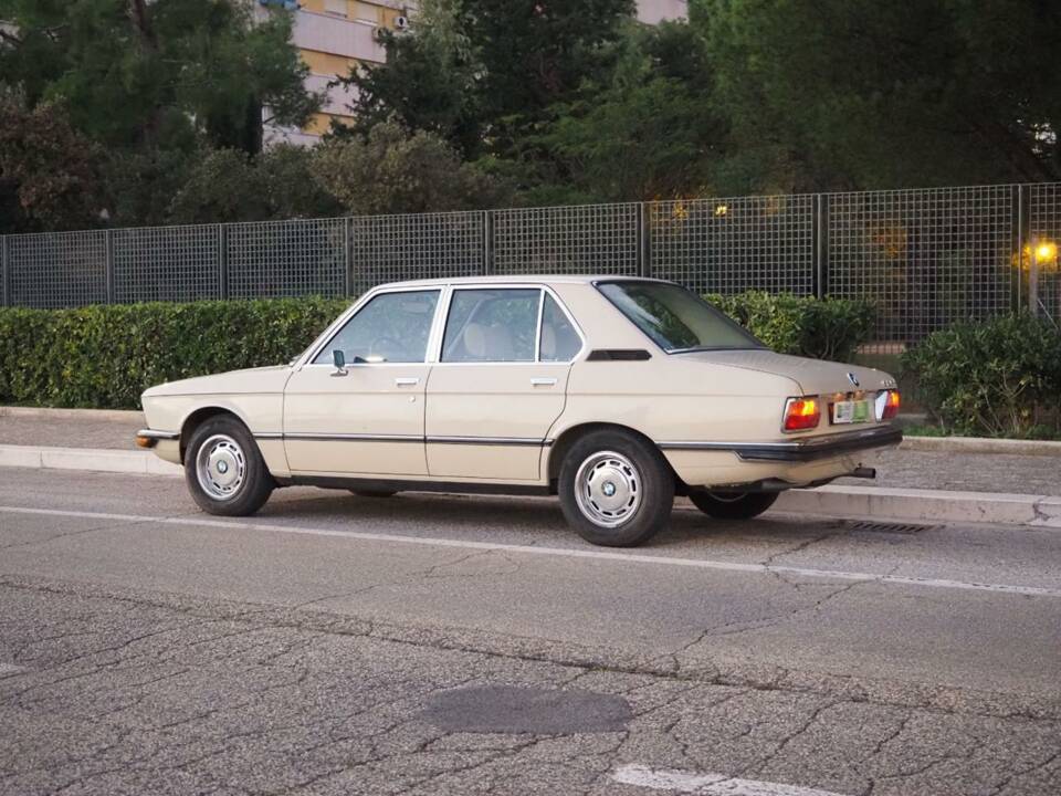 Image 17/50 of BMW 525 (1975)
