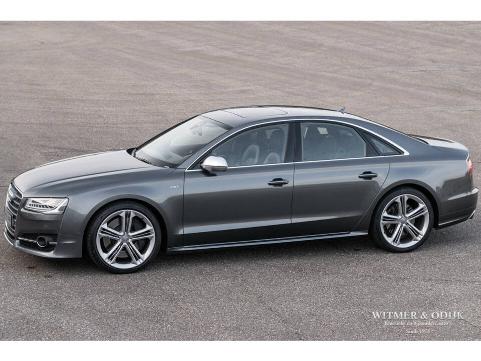 Image 1/36 of Audi S8 4.0 TFSI (2016)