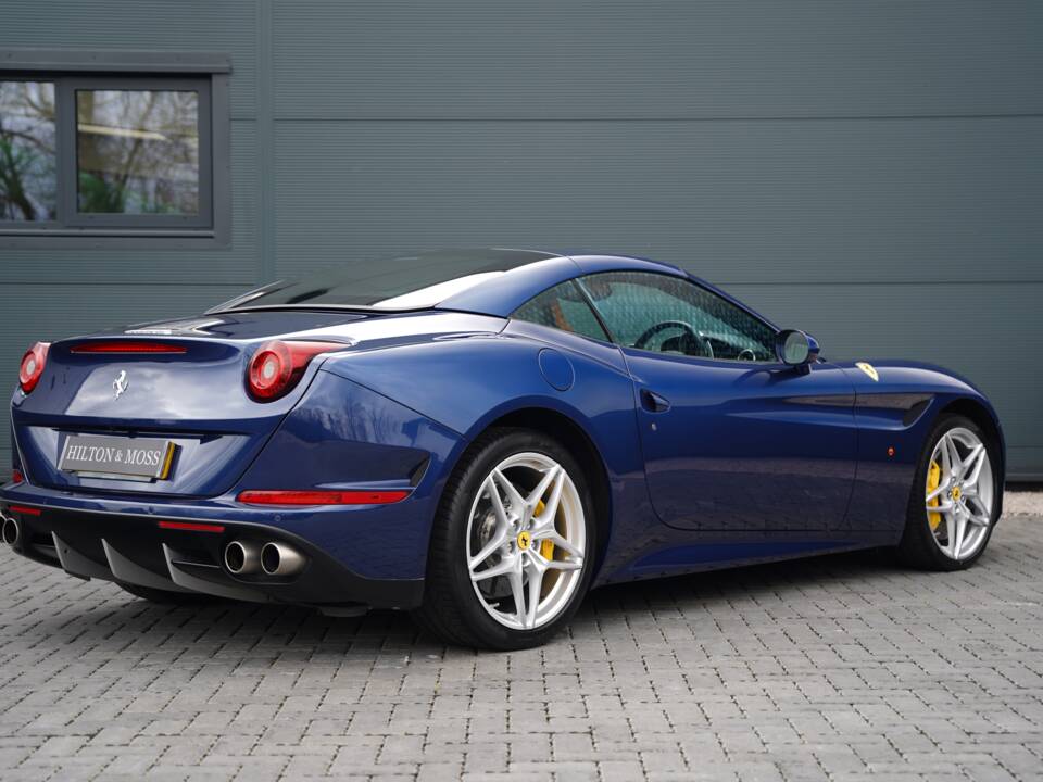 Bild 32/50 von Ferrari California T (2016)