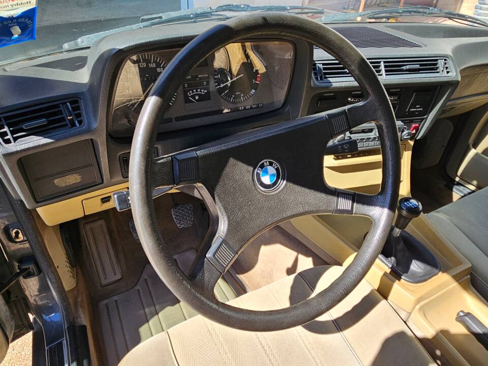 Image 25/100 of BMW 728i (1983)