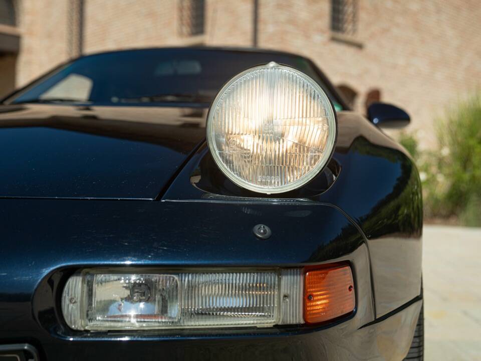 Image 37/50 of Porsche 928 GTS (1992)