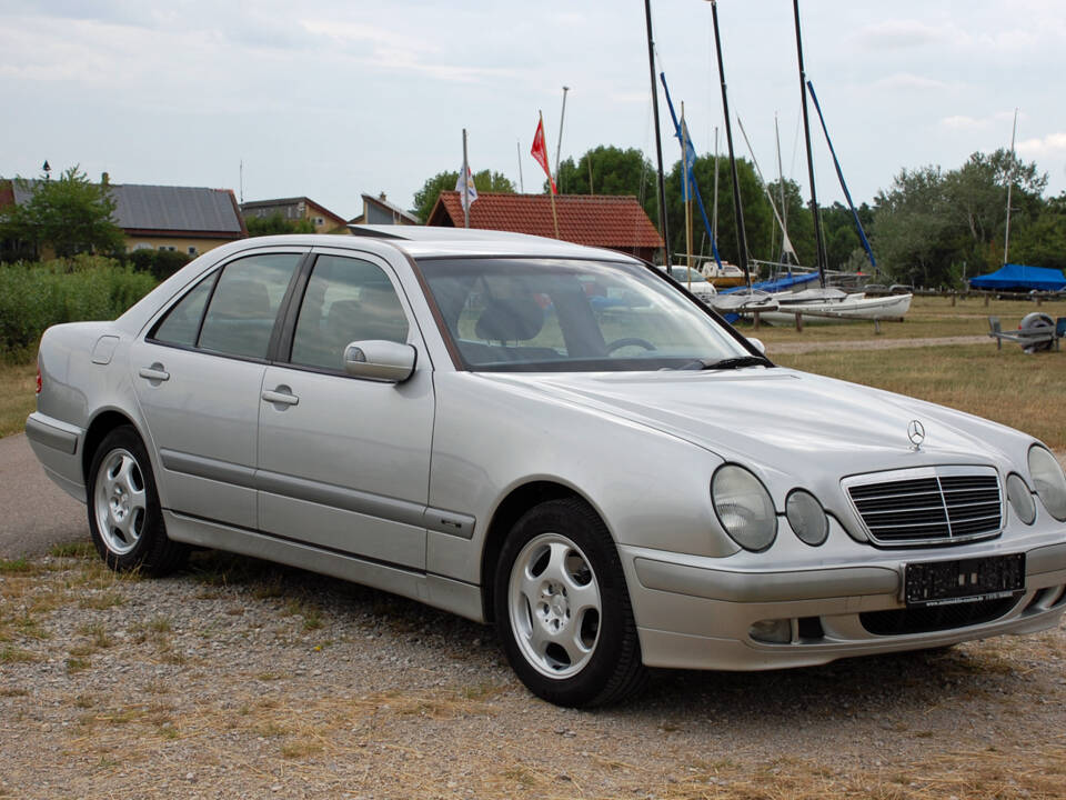 Imagen 6/34 de Mercedes-Benz E 240 (1999)