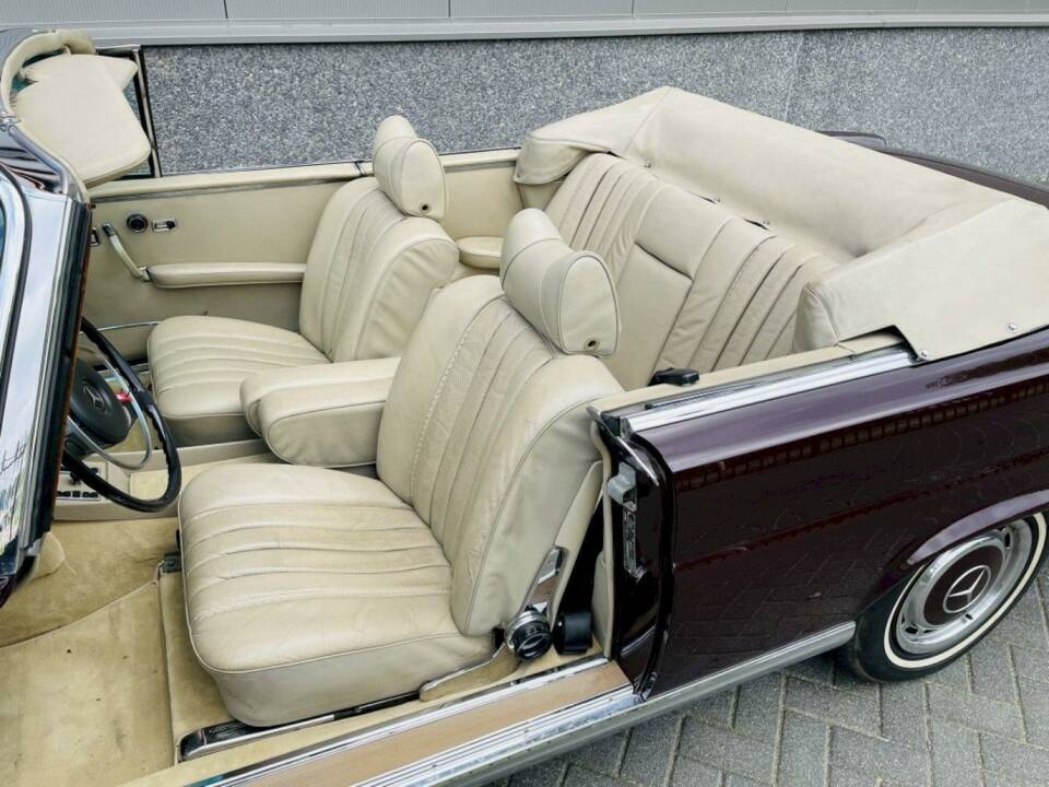 Image 19/36 de Mercedes-Benz 280 SE 3,5 (1971)