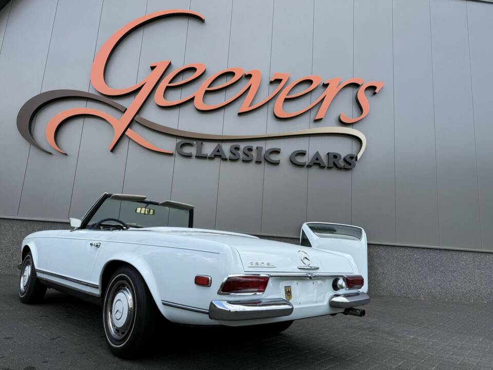 Image 10/50 of Mercedes-Benz 280 SL (1968)