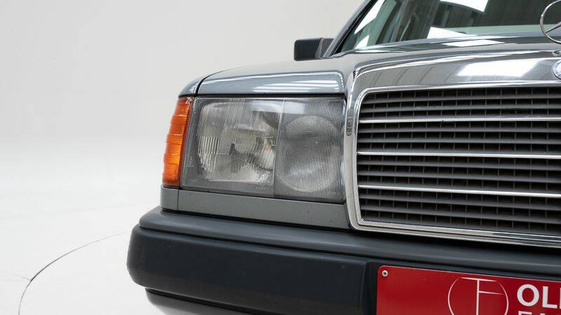 Imagen 14/15 de Mercedes-Benz 230 E (1988)