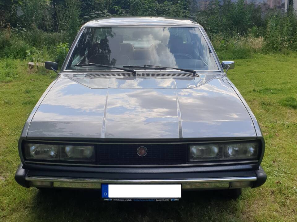 Imagen 2/7 de FIAT 130 Coupé (1975)