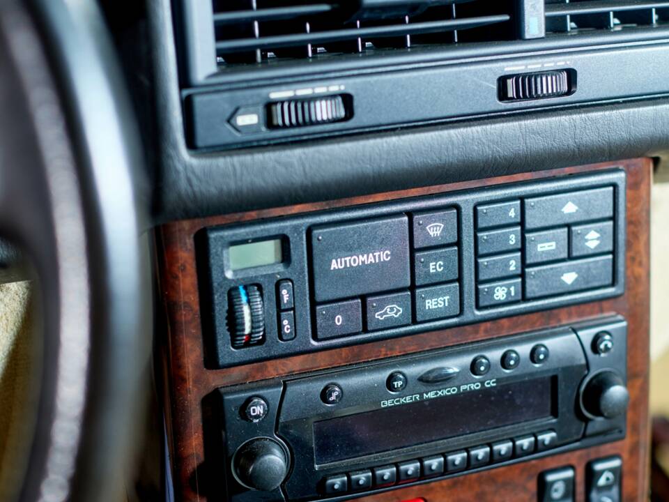 Image 40/43 of Mercedes-Benz 500 SL (1992)