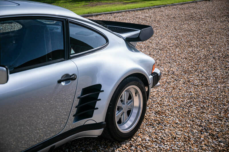 Image 31/40 of Porsche 911 Turbo LE (1989)