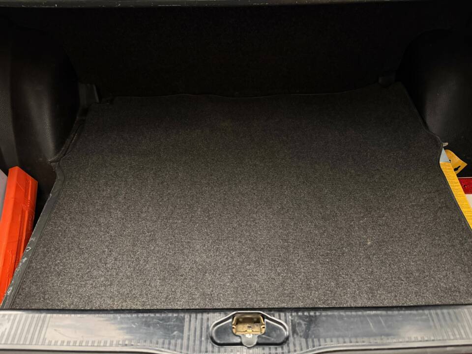Image 17/18 of Mercedes-Benz 200 (1983)