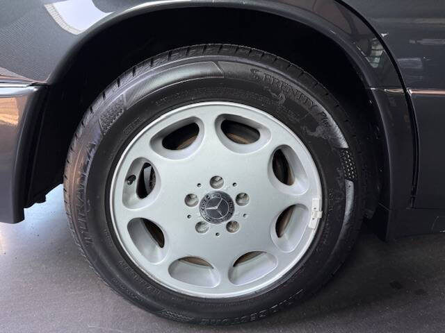 Image 27/27 of Mercedes-Benz E 500 (1994)