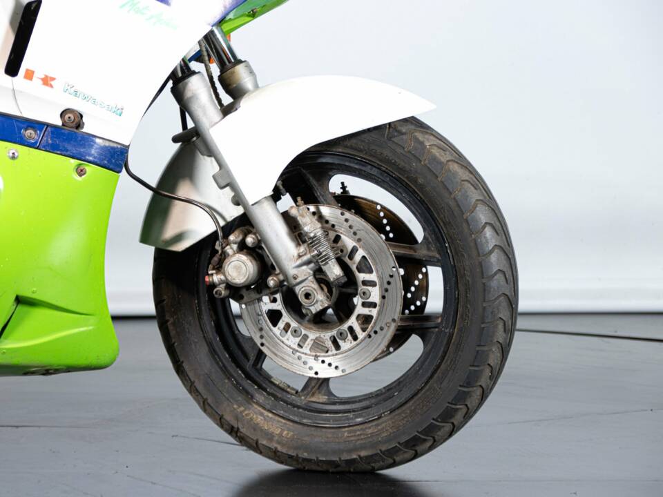 Image 35/36 of Kawasaki GPZ 600 R (1985)
