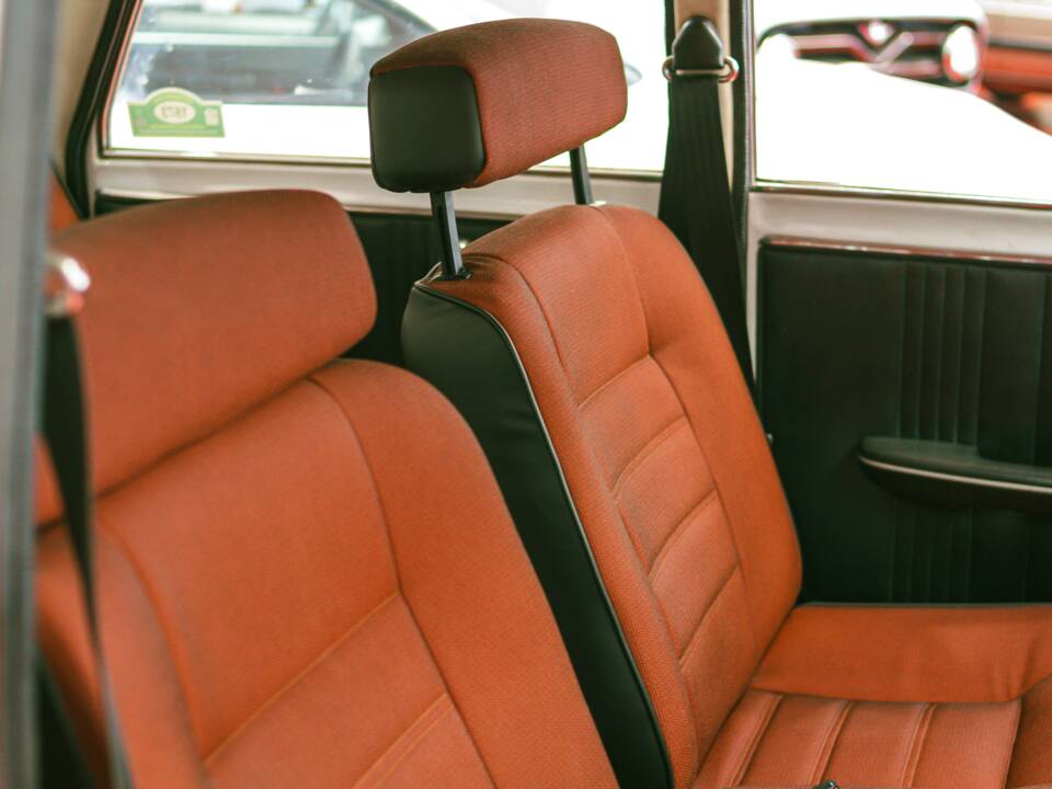 Bild 21/34 von Alfa Romeo Giulia Nuova Super 1600 (1979)