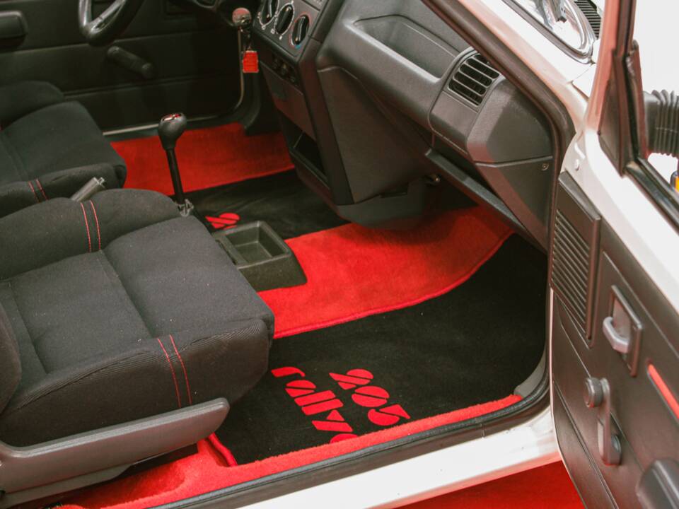 Imagen 46/47 de Peugeot 205 Rallye 1.3 (1989)