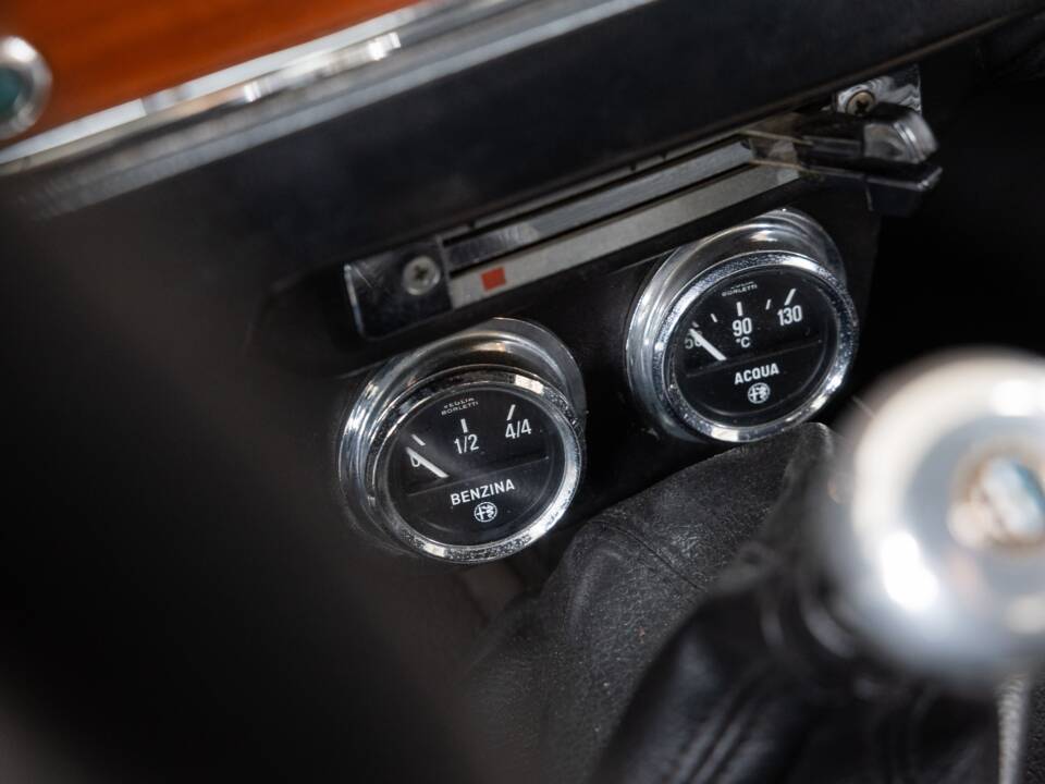 Imagen 14/36 de Alfa Romeo Giulia 1600 GT Junior (1973)