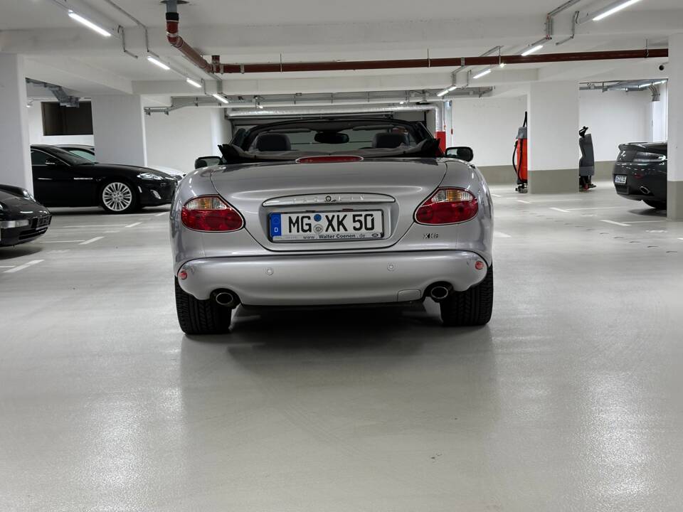 Afbeelding 11/17 van Jaguar XK8 4.0 (2002)
