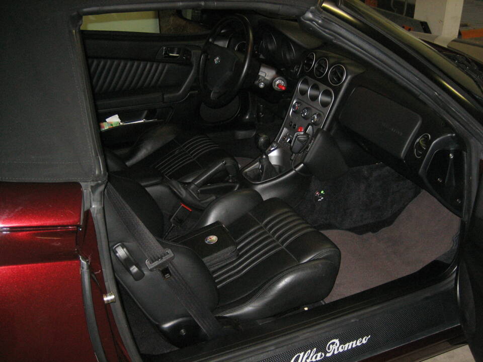 Image 10/21 de Alfa Romeo Spider 3.2 V6 24V (2004)