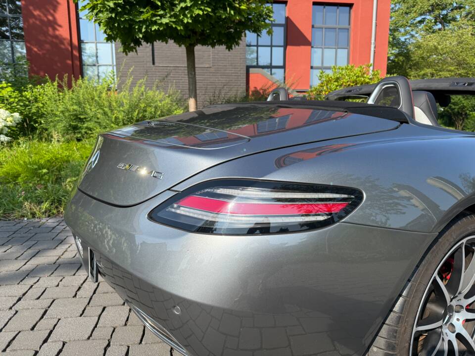 Image 8/40 of Mercedes-Benz SLS AMG GT Roadster (2013)