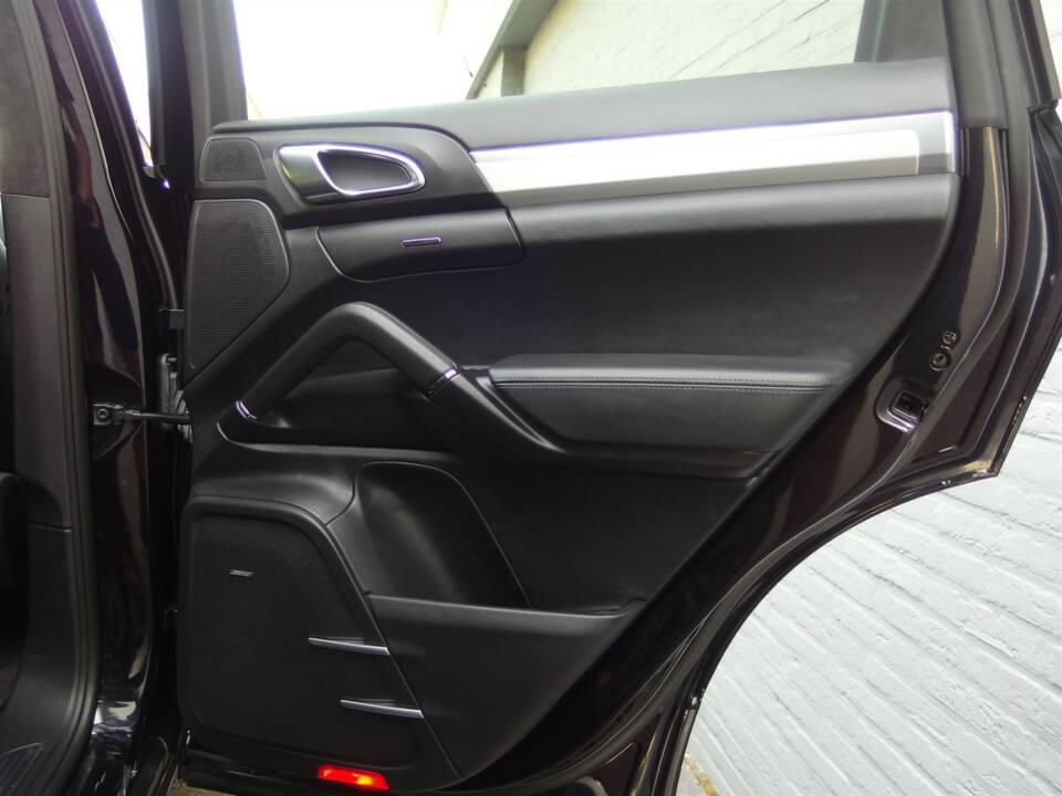 Bild 77/98 von Porsche Cayenne Turbo (2010)