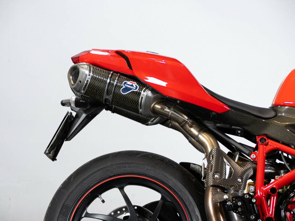 Immagine 8/50 di Ducati DUMMY (2011)