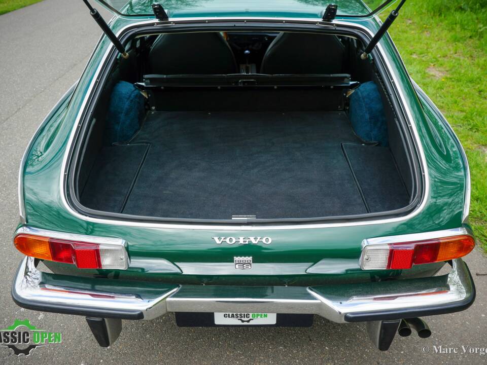 Image 32/34 of Volvo 1800 ES (1972)