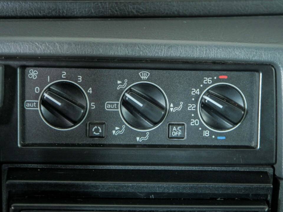 Bild 29/50 von Volvo 940 2.3i (1996)