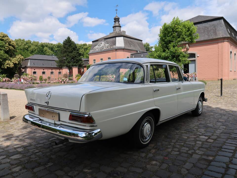 Image 5/32 of Mercedes-Benz 200 D (1966)