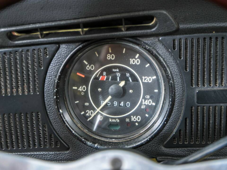 Immagine 19/50 di Volkswagen Käfer 1302 (1971)