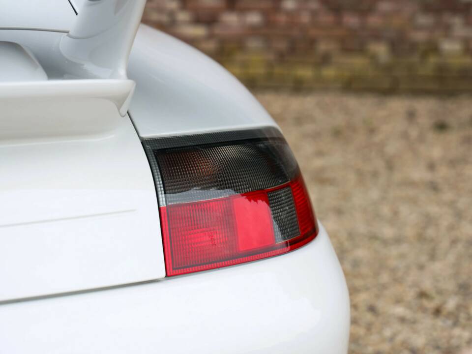 Immagine 36/50 di Porsche 911 GT3 RS (2004)