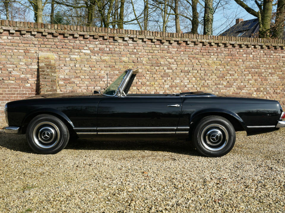 Image 15/50 de Mercedes-Benz 230 SL (1966)